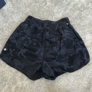 Lululemon shorts 🍋